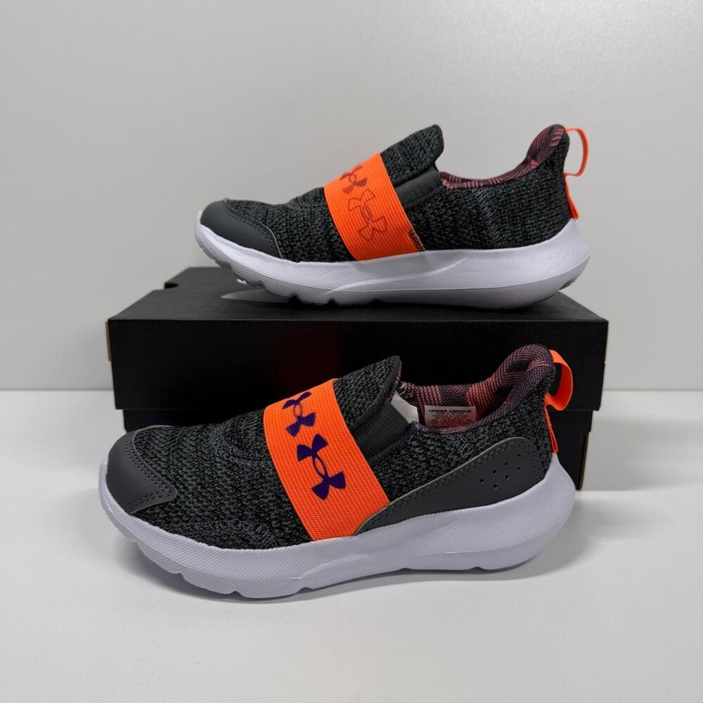 NIB • Kid's Under Armour Surge 3 Slip Size: 2.5Y